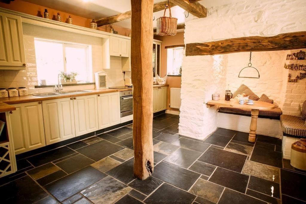 Charming Welsh Cottage Johnston Buitenkant foto